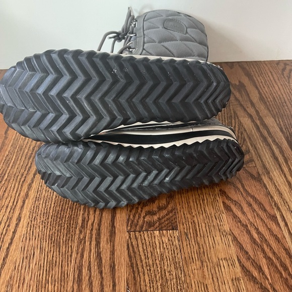 Woman’s Sorel Out N About tall boots - Picture 3 of 4